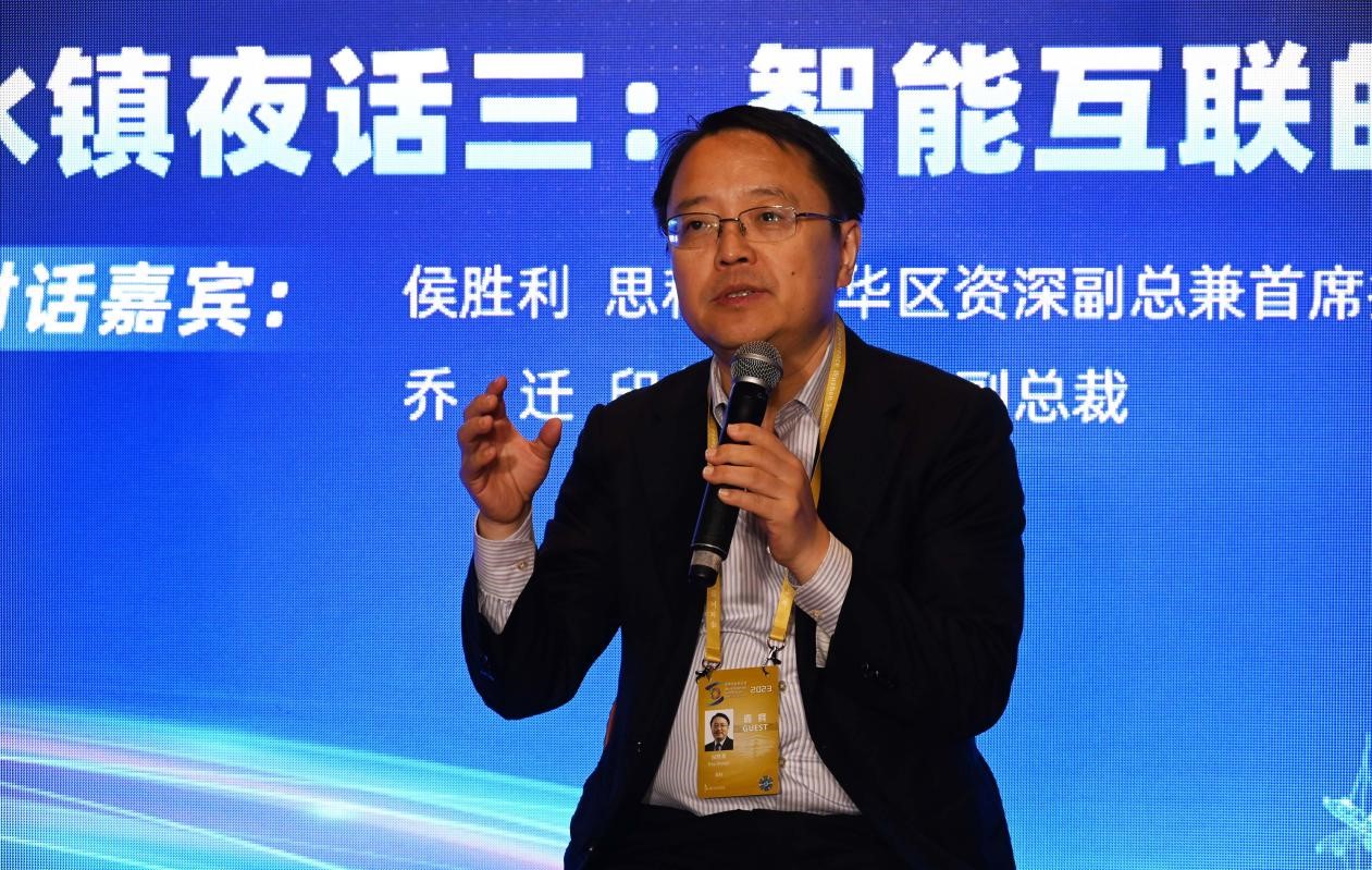 在第三场夜话“智能互联的新起点”中,思科大中华区资深副总裁侯胜利进行分享。叶宾得 摄